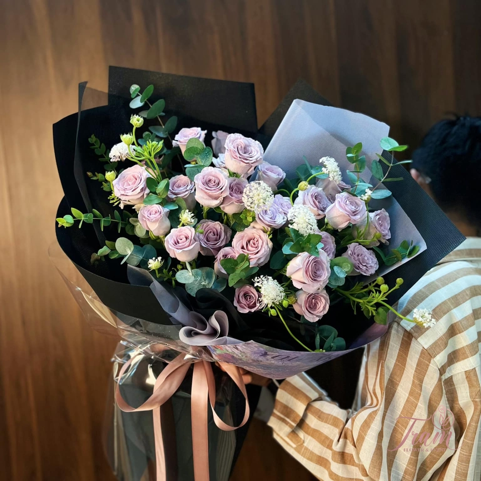 Bó hoa hồng tone màu tím mộng mơ siêu sang trọng