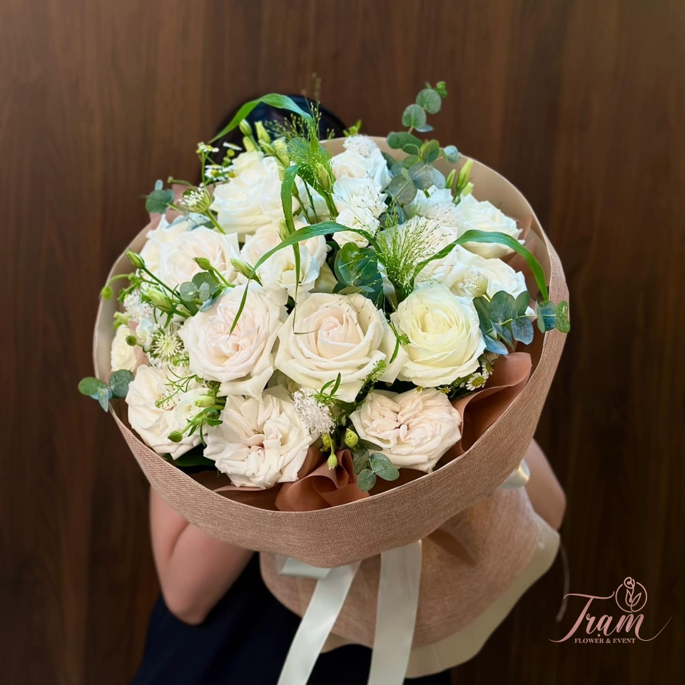 Bó hoa hồng trắng thanh lịch tặng mẹ