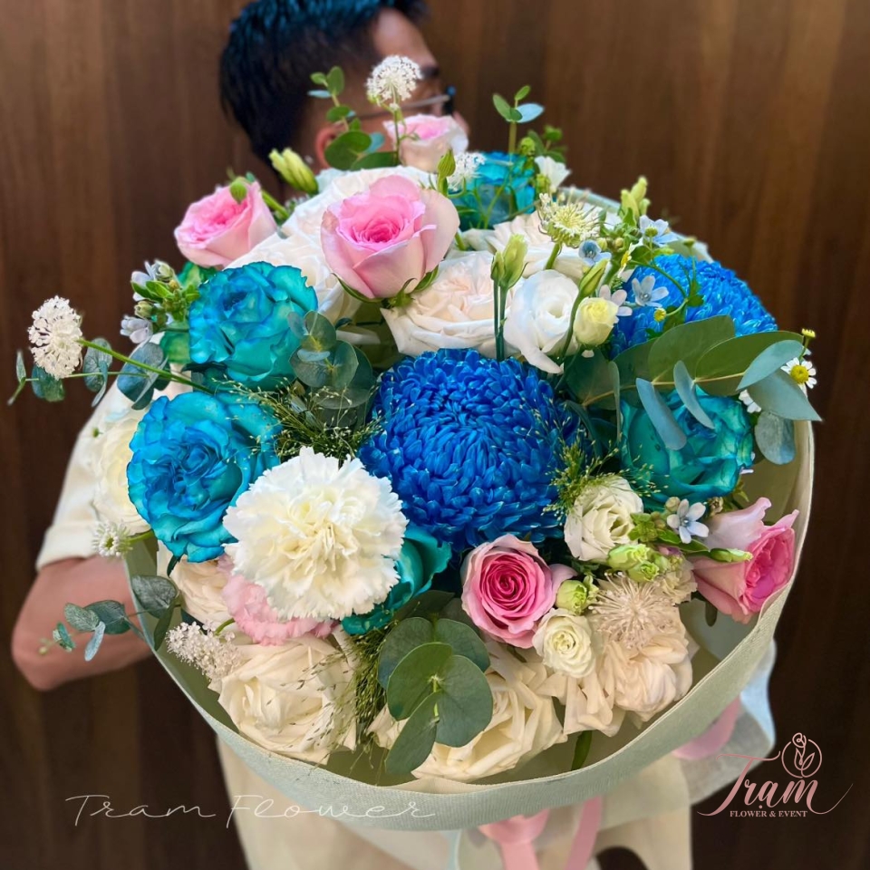 Bó hoa tone xanh dương sang trọng tặng đồng nghiệp