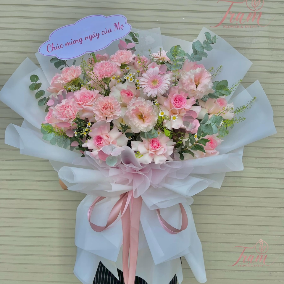 Bó hoa tone hồng mix hoa trắng mềm mại và sang trọng 