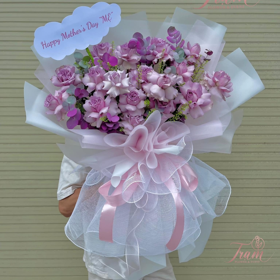 Bó hoa sinh nhật hoành tráng và sang trọng dành tặng cô