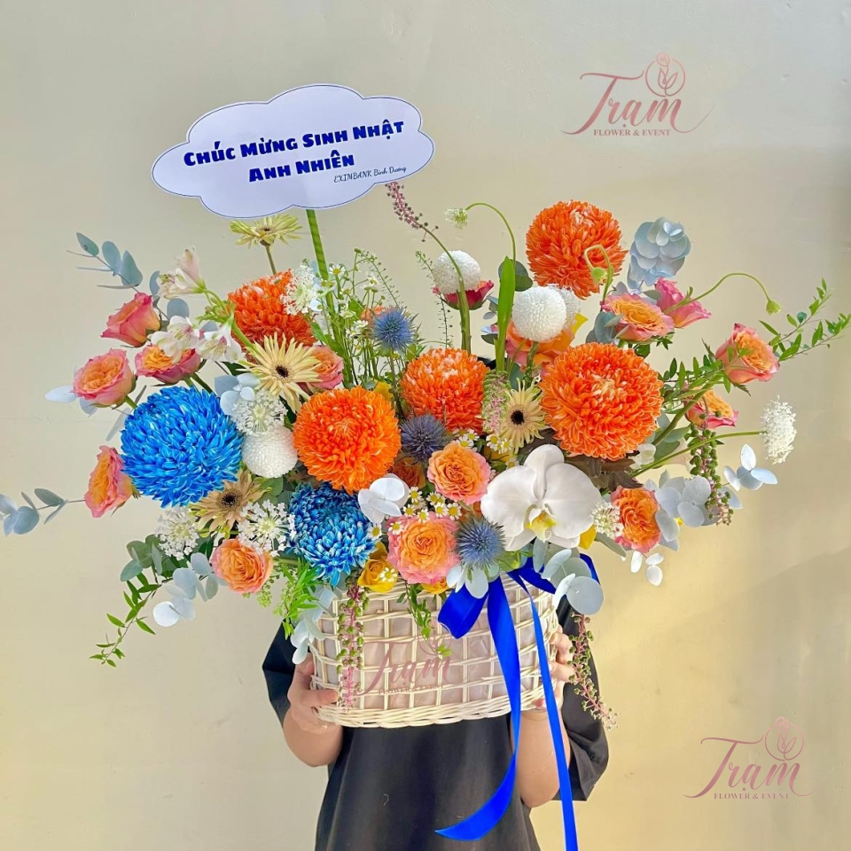 Giỏ hoa sinh nhật tone cam sang trọng