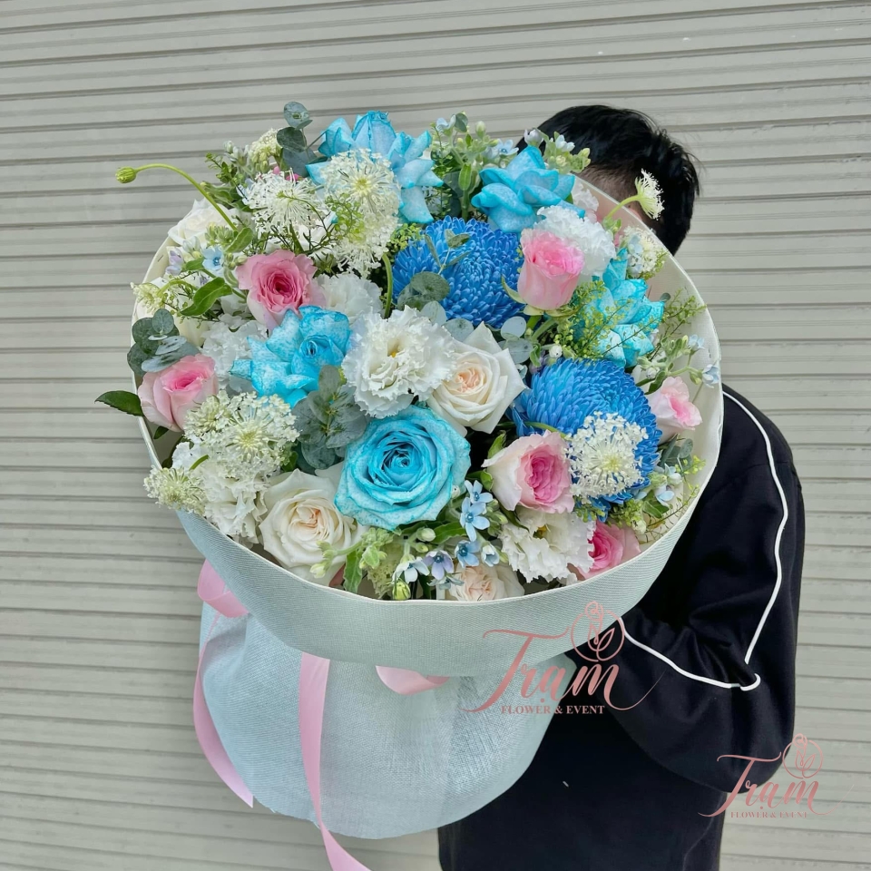 Bó hoa tròn tone xanh trắng dịu dàng