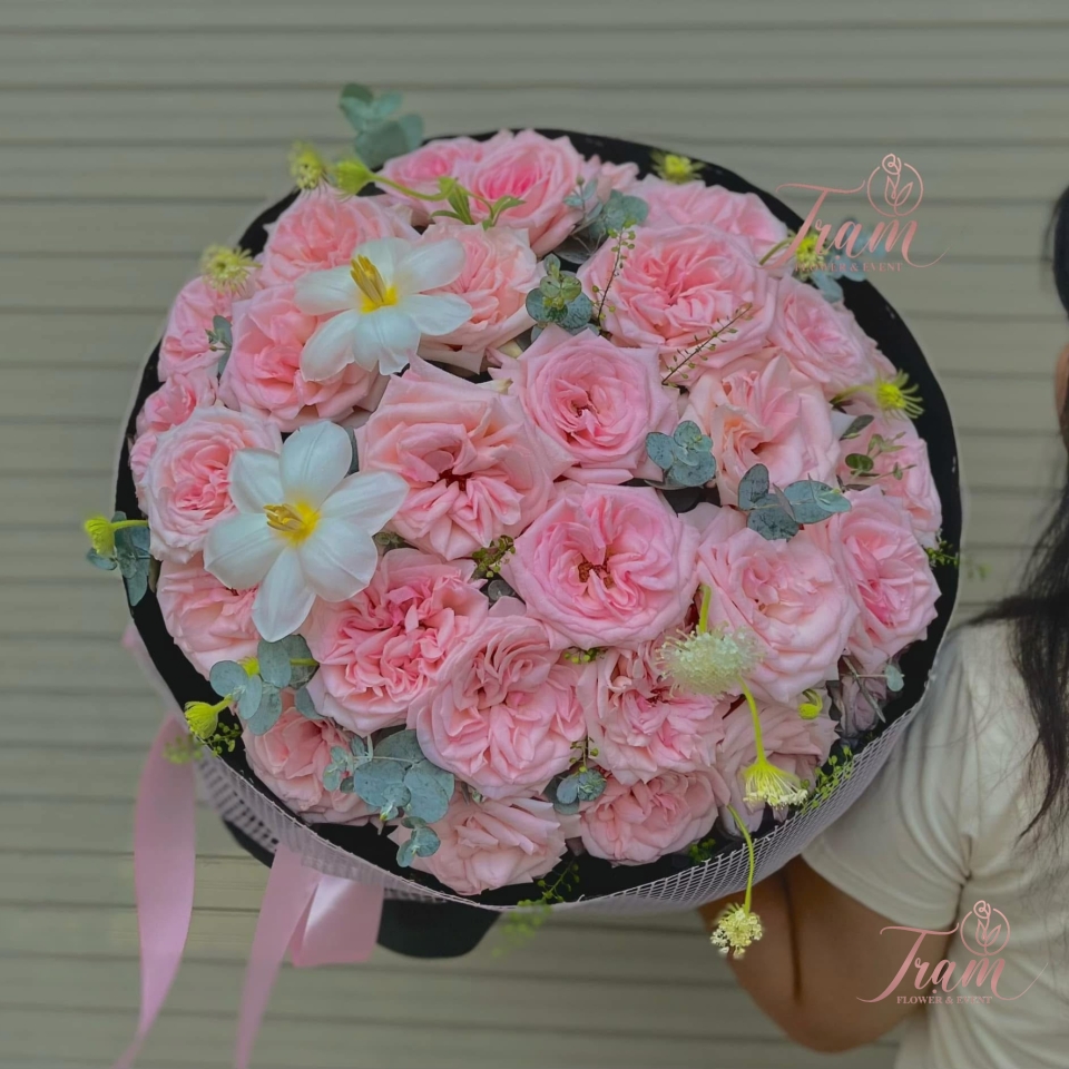Bó hoa hồng tròn xinh tươi và thanh lịch 