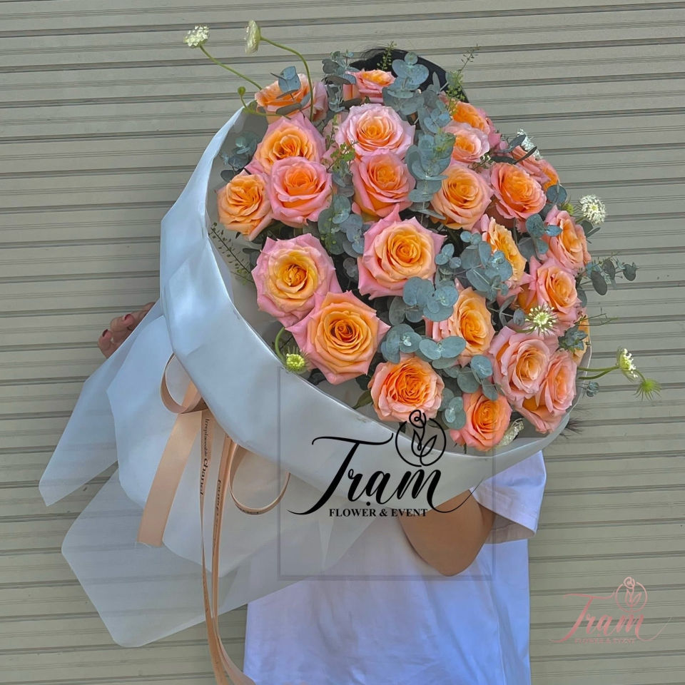 Bó hoa hồng tone cam thiết kế xinh đẹp