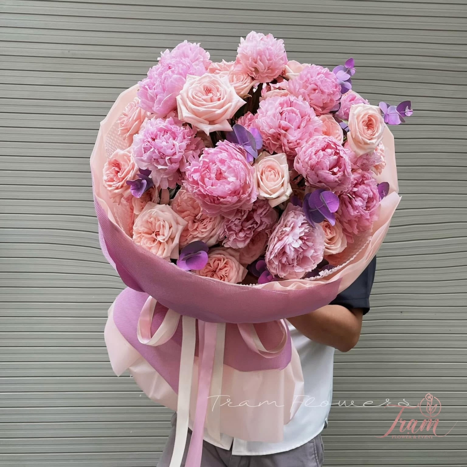 Bó hoa tròn thiết kế sang trọng tặng sếp