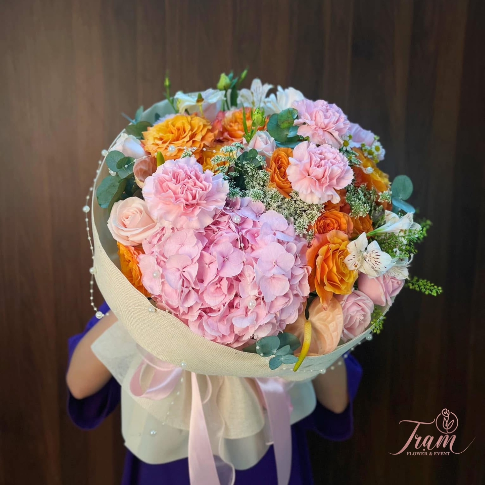 Bó hoa tròn tone cam mix hồng nhạt sang trọng