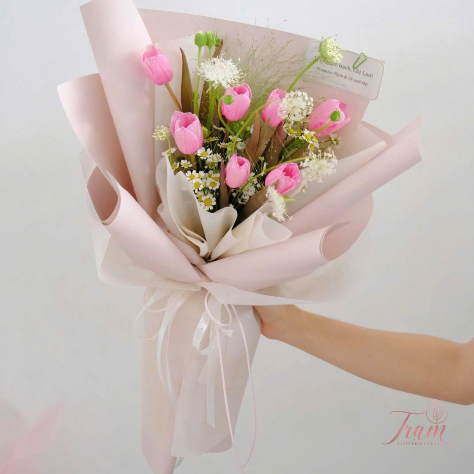 Bó hoa tulip hồng dễ thương 