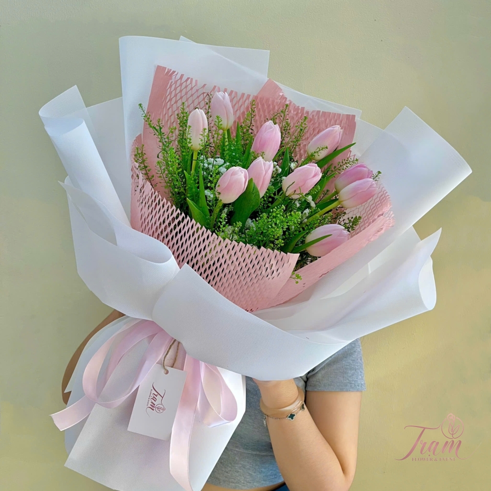 Bó tulip hồng nhập khẩu sang trọng tặng đối tác 