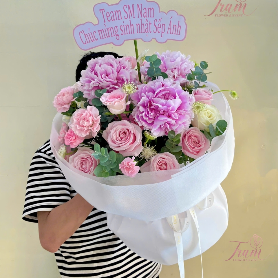 Hồng Mộng Mơ – Mẫu Đơn Kiêu Sa Trong Vườn Xuân