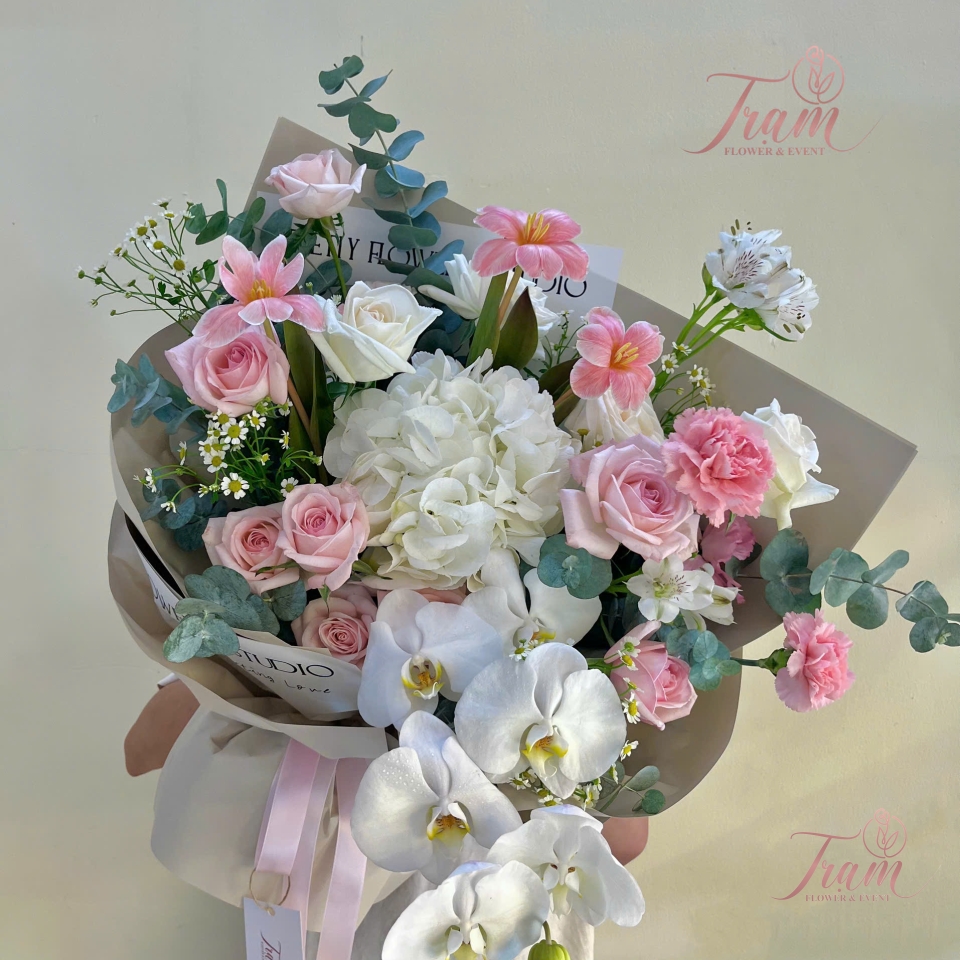 Tinh Khôi – Bó Hoa Mix Lan Hồ Điệp