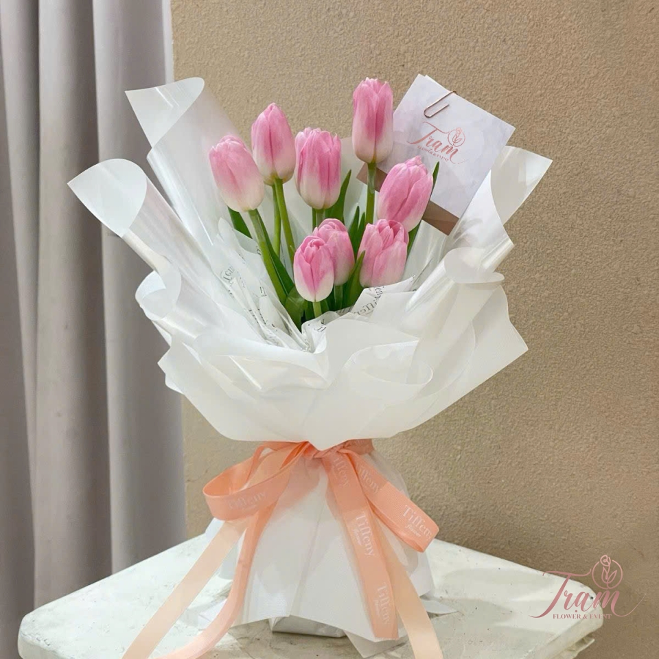 Hồng Tuyết – Bó Tulip Lạ Mắt & Sang Trọng”