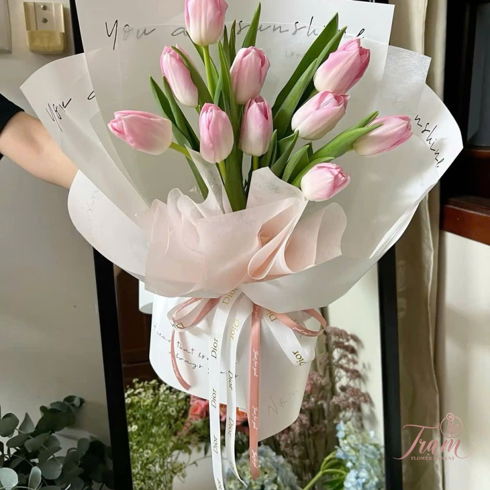 “Tình Dịu Êm – Bó Tulip Hồng Nhạt Nhập Khẩu”