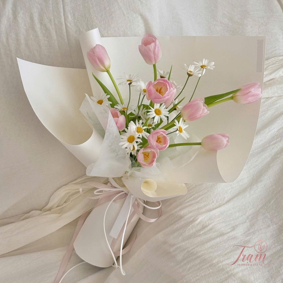 “Sắc Hồng Nhẹ Nhàng – Bó Hoa Tulip Hồng Nhạt Nhập Khẩu”