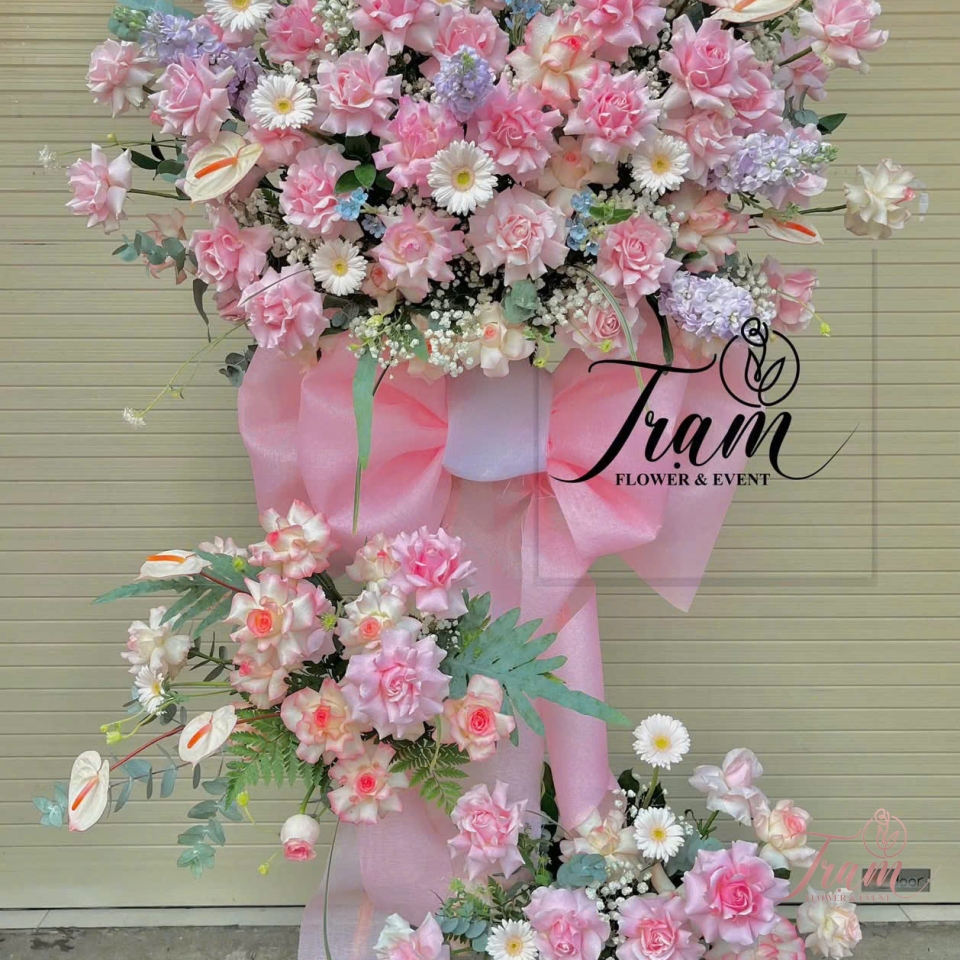 “Hồng Rạng Danh – Kệ Hoa 3 Tầng Tone Hồng Cao Cấp”