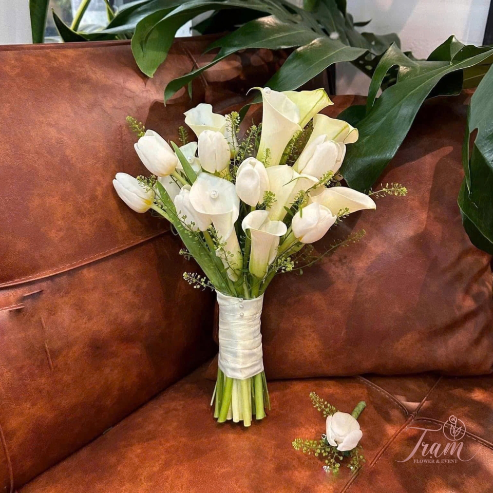 Nguyệt Quang - Hoa Cưới Calla & Tulip Trắng”