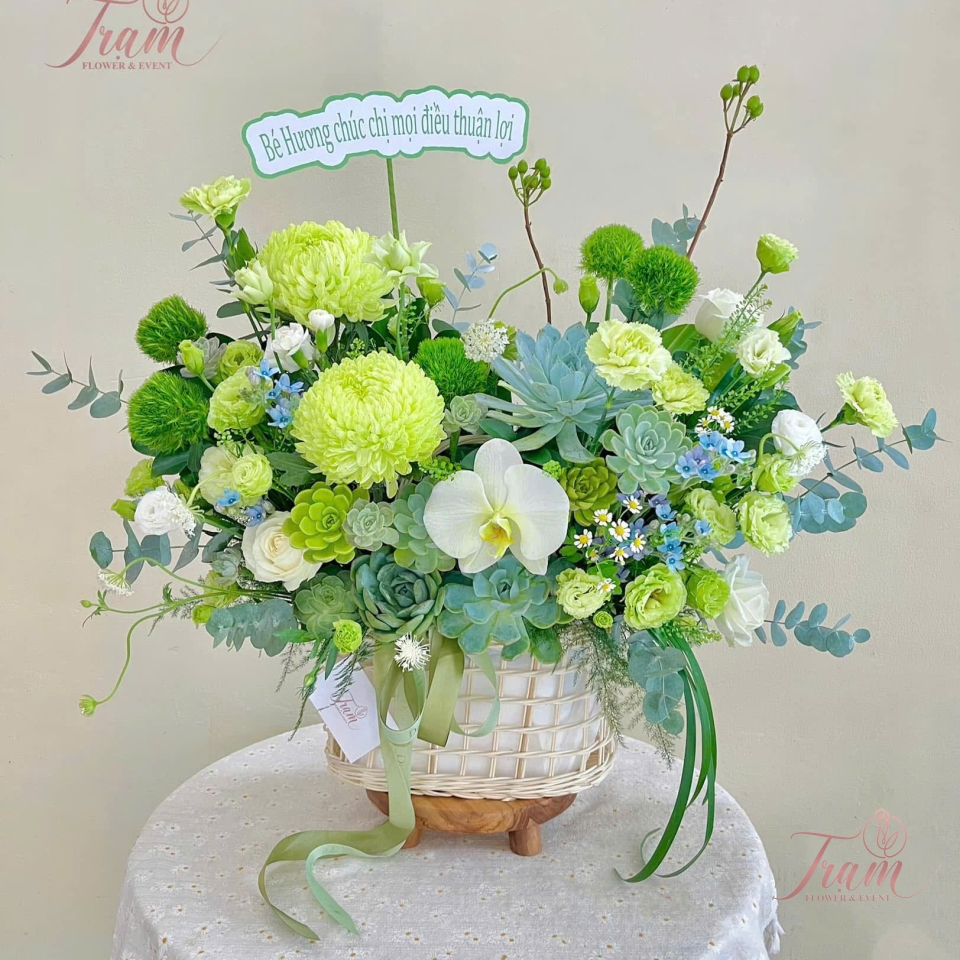 Giỏ Hoa Tươi Sắc Xanh – Lời Chúc Bình An & Tươi Mới