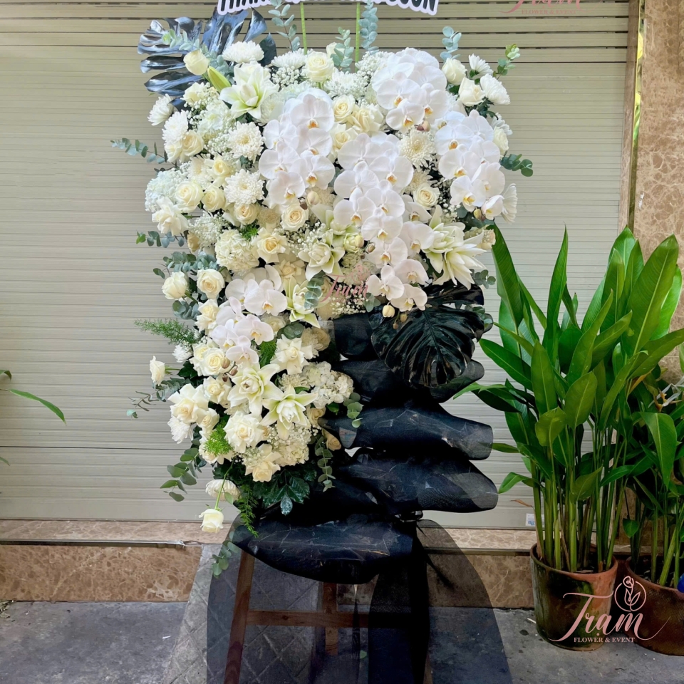 Kệ Hoa Tang Lễ Lan Hồ Điệp & Hồng Trắng – Thành Kính Chia Buồn