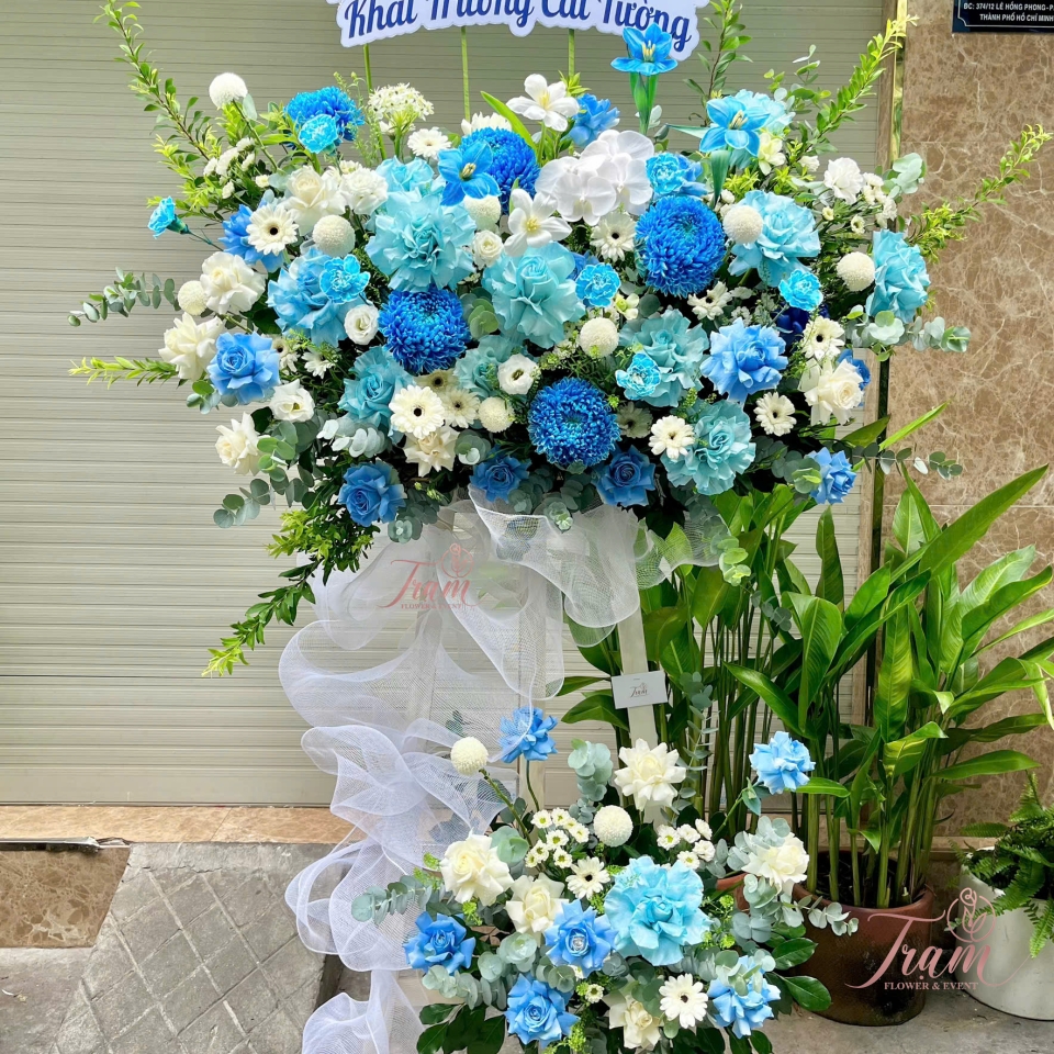 "Sắc Biển Bình An – Kệ Hoa Chúc Mừng Xanh Dương Mix Trắng 1 Tầng"