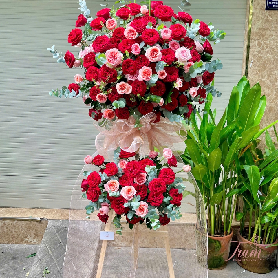 "Hồng Thắm Vinh Quang – Kệ Hoa Chúc Mừng Tone Đỏ Mix Hồng 1 Tầng"