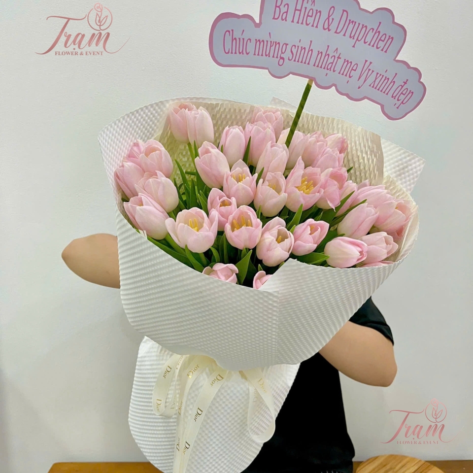Bó Hoa Tulip Hồng Phấn – Ngọt Ngào & Thanh Lịch