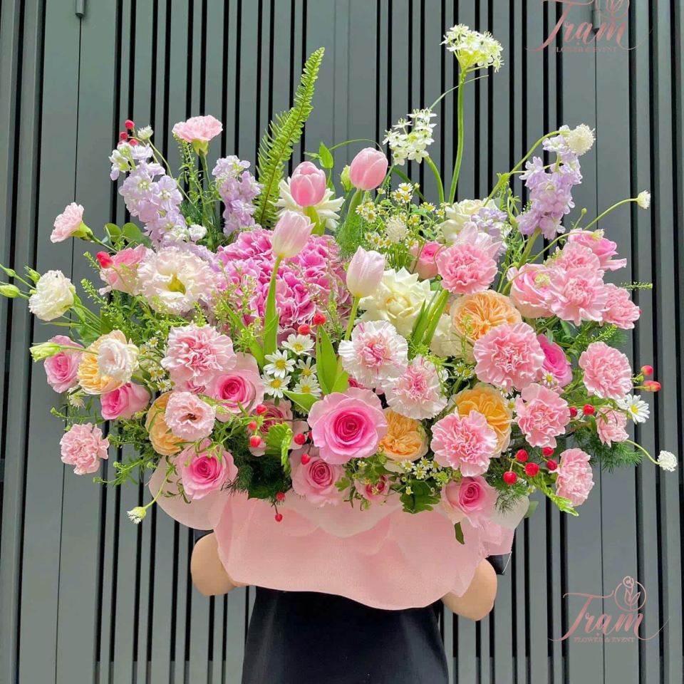 Giỏ Hoa Tone Hồng – Sắc Ngọt Ngào Của Yêu Thương