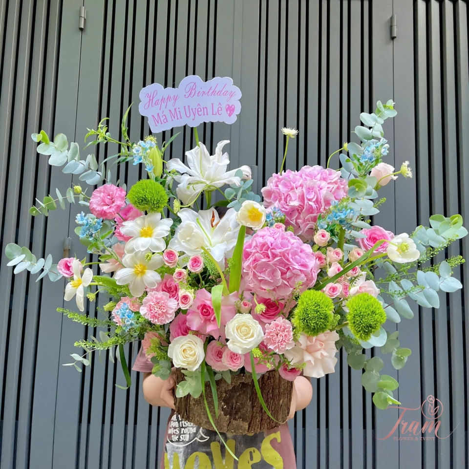 Giỏ Hoa Tone Hồng Mix Trắng – Ngọt Ngào & Tinh Khôi