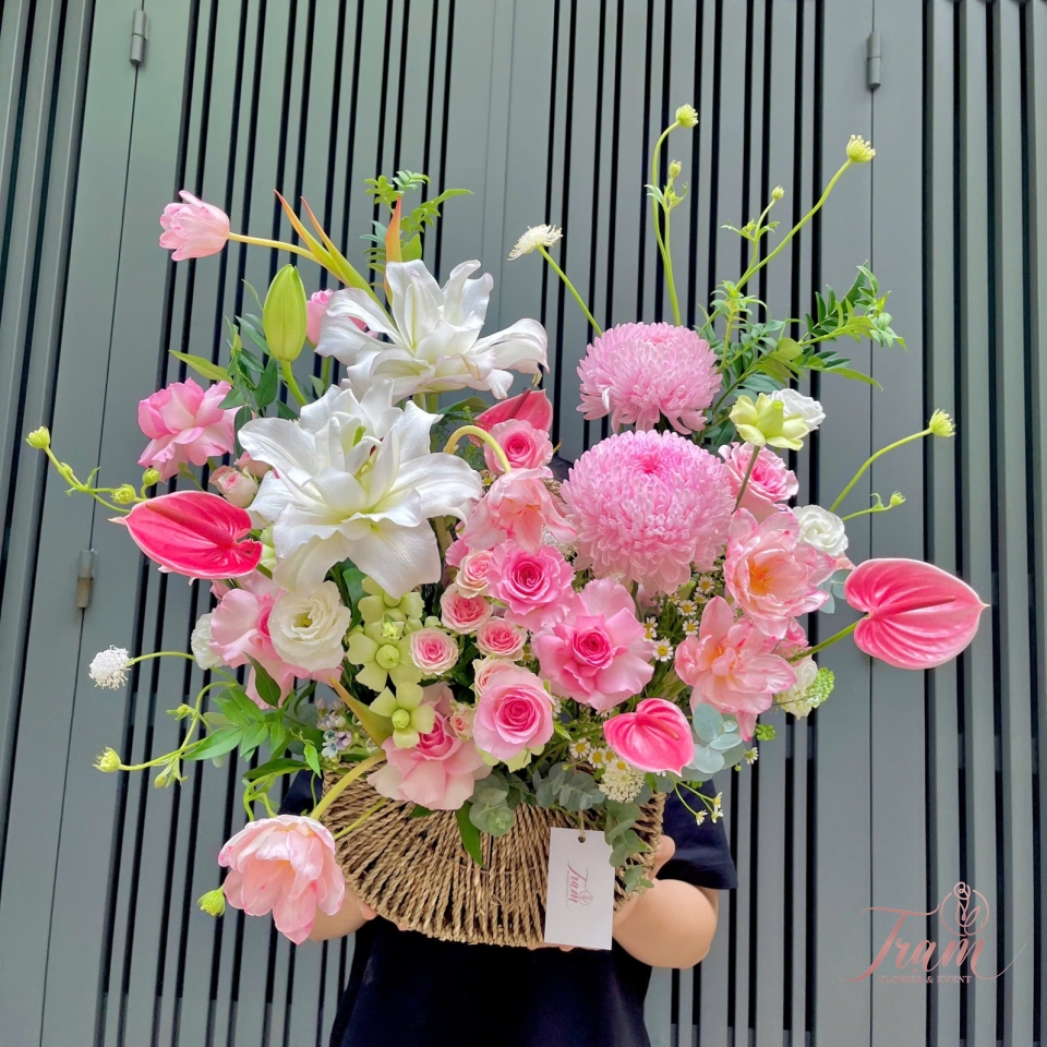 Giỏ Hoa Tone Hồng – Dấu Ấn Ngọt Ngào & Tinh Tế