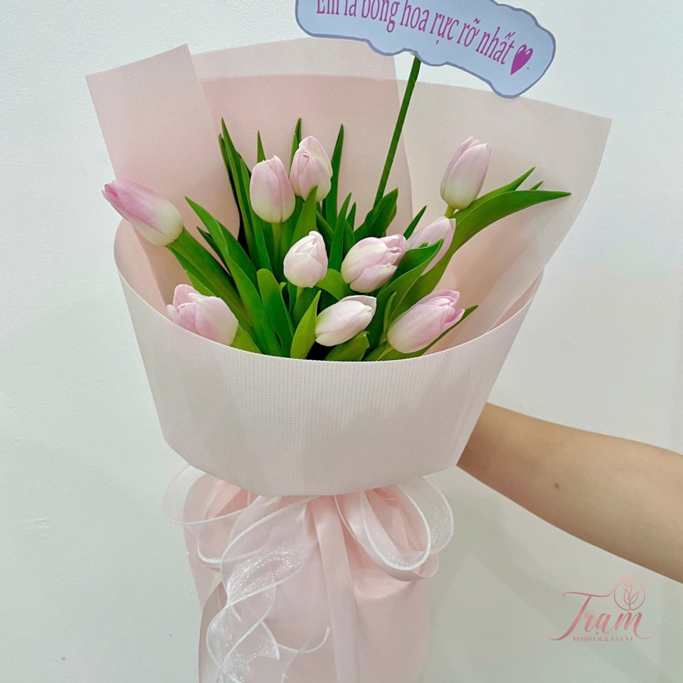 Bó Tulip Hồng Ngọt Ngào – “Em là bông hoa rực rỡ nhất”