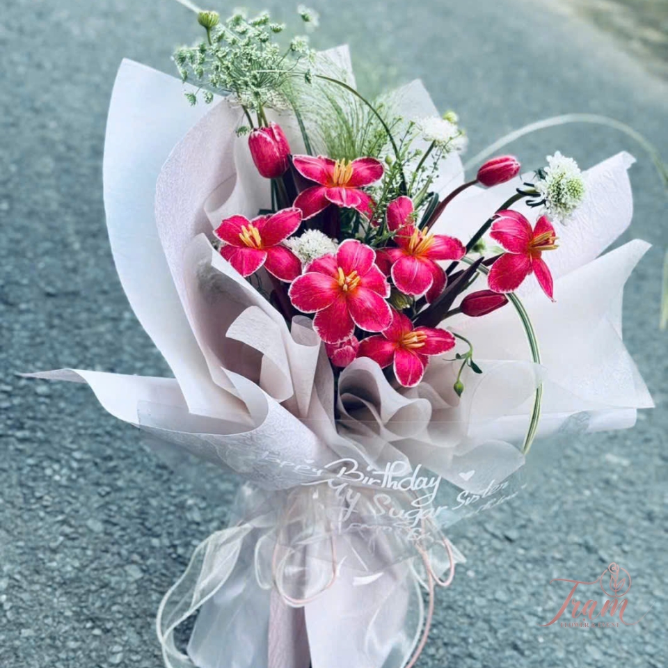 Bó Hoa Tulip & Lily Hồng – Rực Rỡ Ngày Sinh Nhật