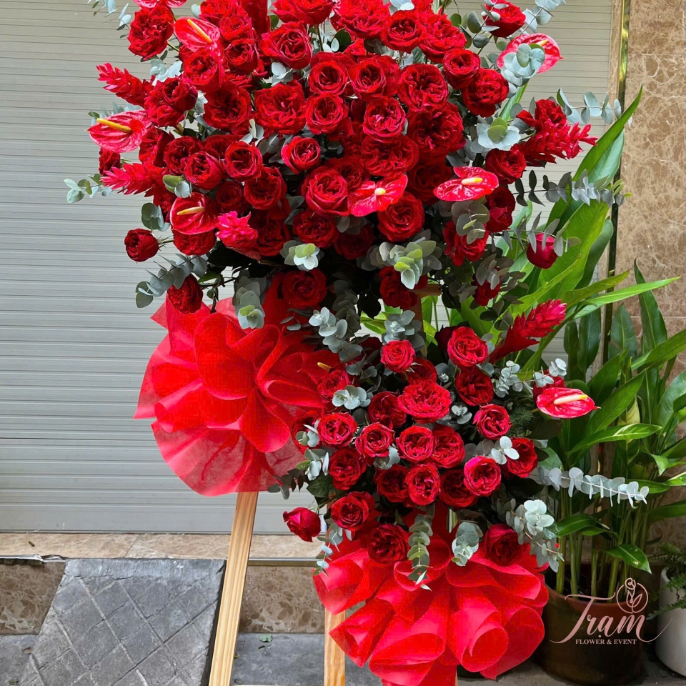 Kệ hoa chúc mừng tone đỏ sang trọng