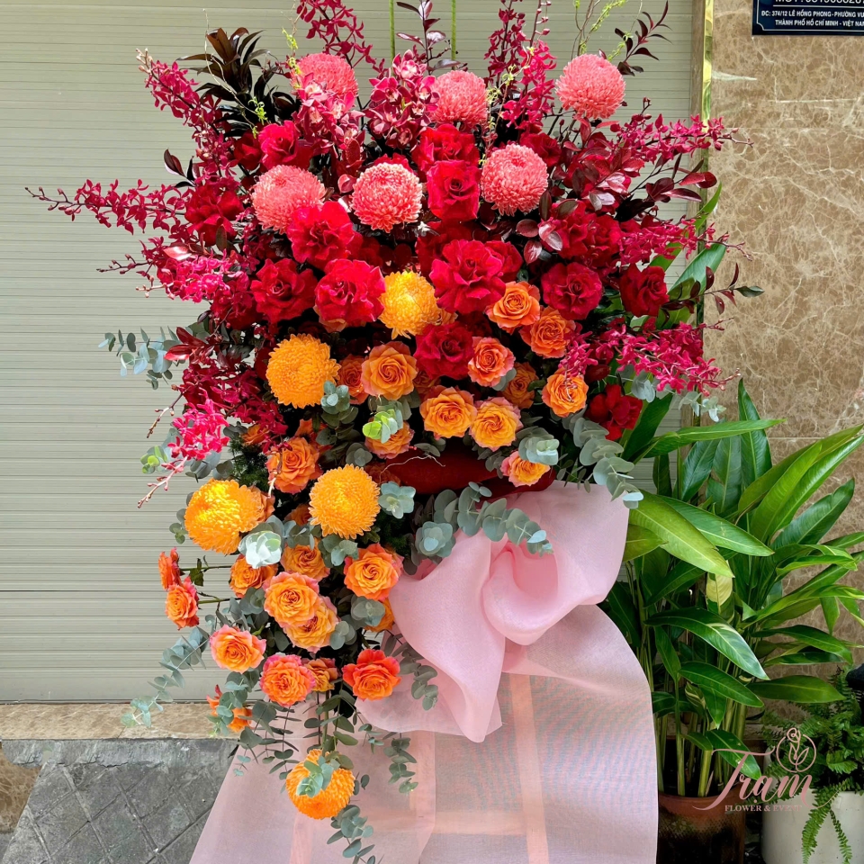 Kệ hoa khai trương tone đỏ vàng rực rỡ