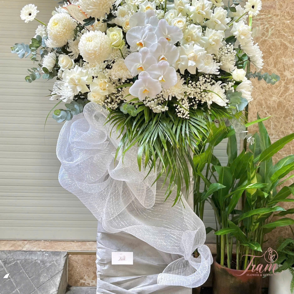 Kệ hoa tang lễ trang trọng chia buồn