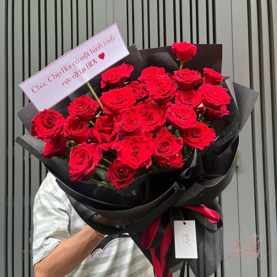 Bó Hoa Hồng Đỏ – Biểu Tượng Của Tình Yêu Nồng Nàn