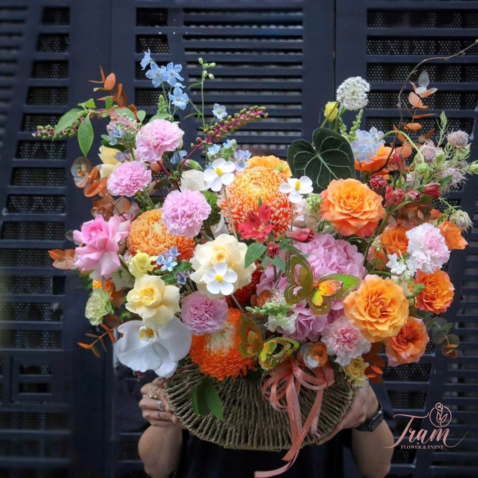 Giỏ Hoa Cam Hồng – Ngọt Ngào & Rực Rỡ