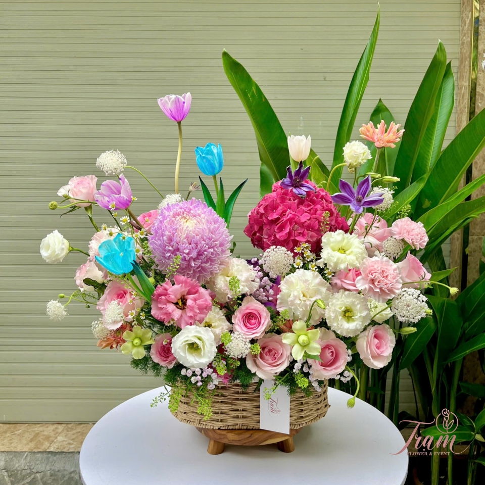 Giỏ Hoa Mix Pastel – Dịu Dàng & Sang Trọng
