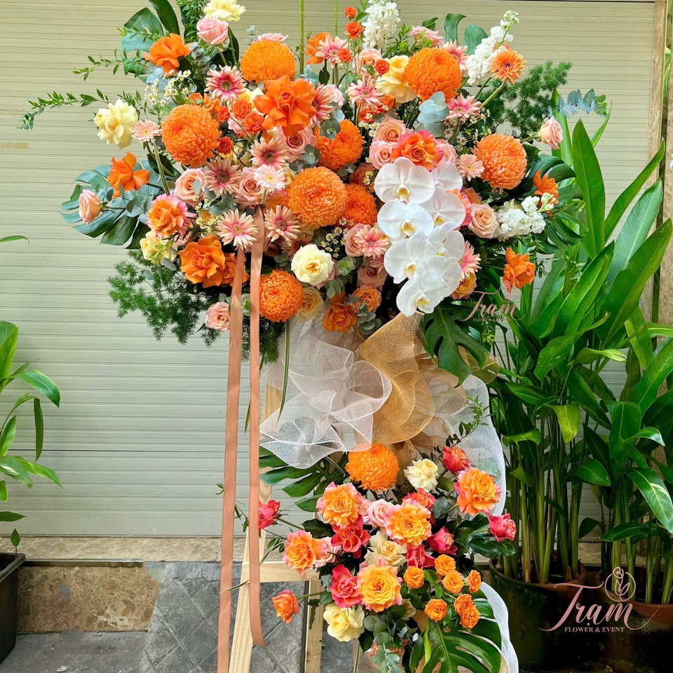 Kệ Hoa Chúc Mừng Rực Sắc Cam – Khởi Đầu Hưng Thịnh