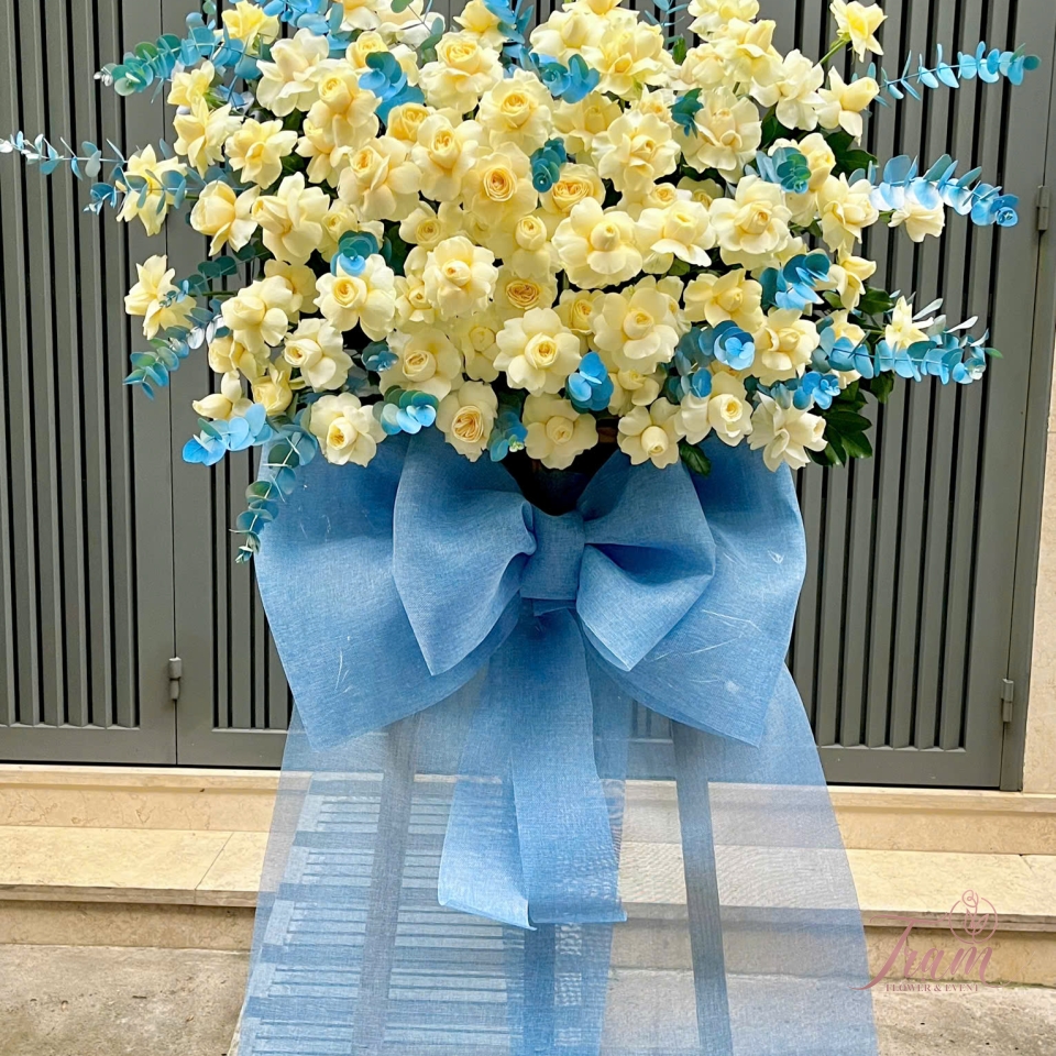 KỆ HOA TONE VÀNG KEM THANH NHÃ – CHÚC MỪNG TRANG TRỌNG