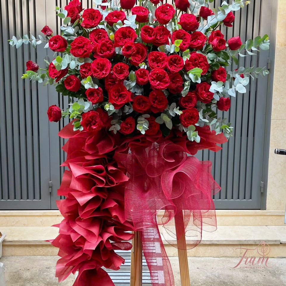 KỆ HOA TONE ĐỎ – RỰC RỠ MAY MẮN & THÀNH CÔNG