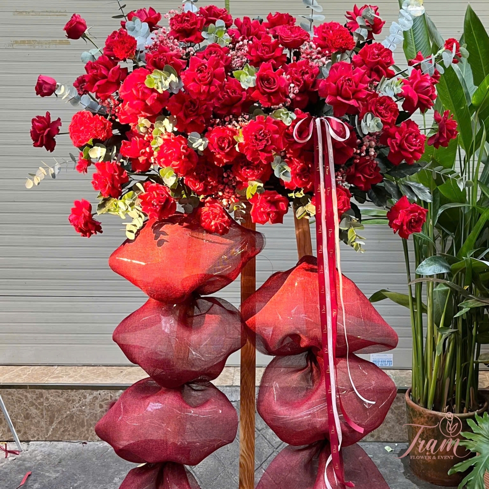 KỆ HOA TONE ĐỎ – BỨT PHÁ & PHÁT TRIỂN