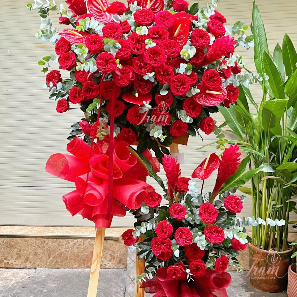 KỆ HOA TONE ĐỎ 2 TẦNG – KHỞI SẮC THỊNH VƯỢNG