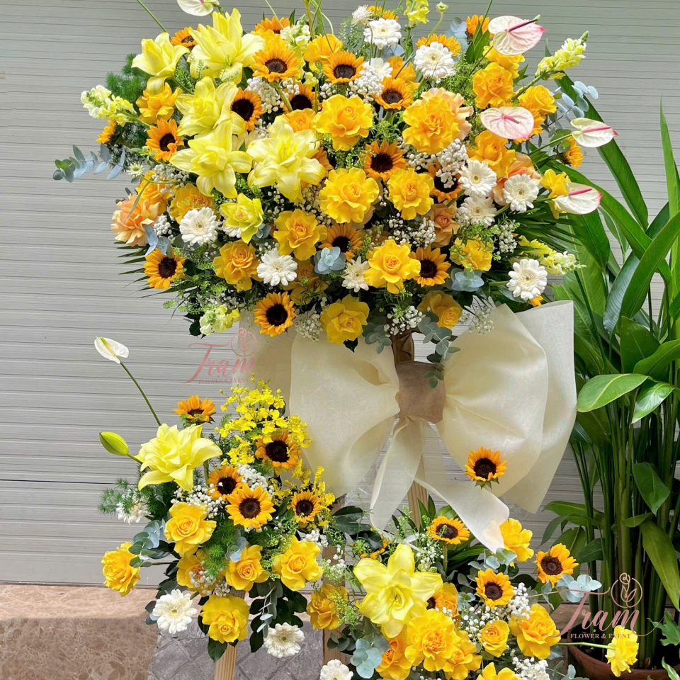 KỆ HOA TONE VÀNG 3 TẦNG – PHỒN VINH VƯƠN CAO