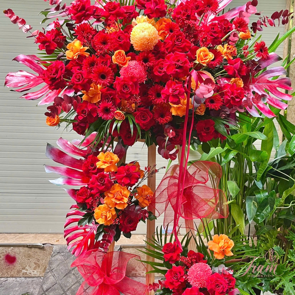 KỆ HOA TONE ĐỎ 3 TẦNG – ĐỈNH CAO THÀNH CÔNG